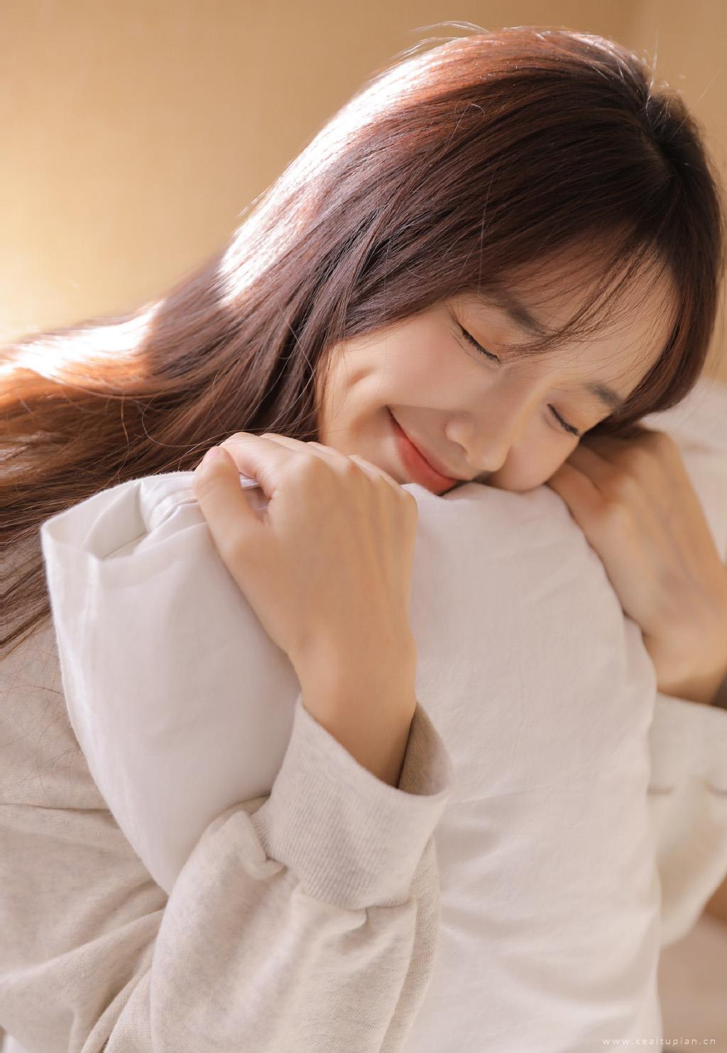 甜美露脐装少女元气满满高清写真图片