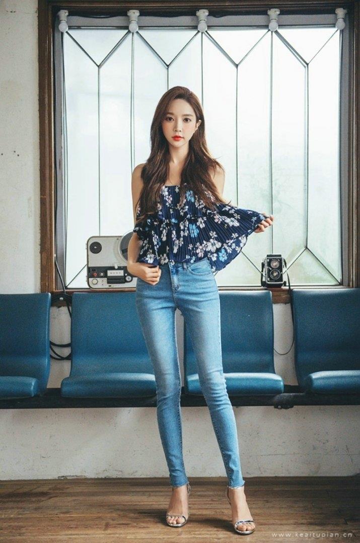 气质闺蜜二人时尚养眼好看长发美女图片