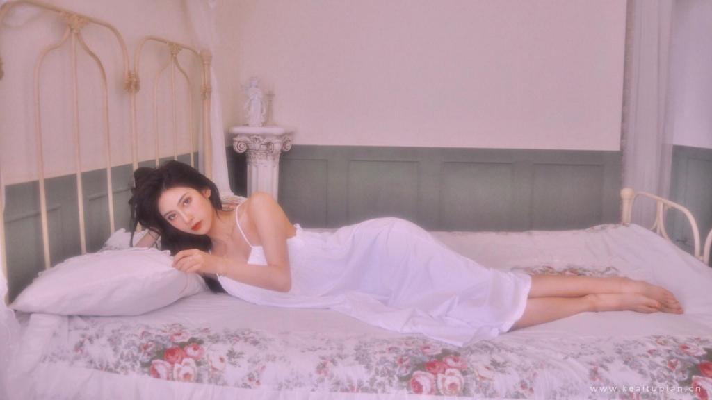 气质性感怀旧风香肩吊带私房写真图片桌面壁纸