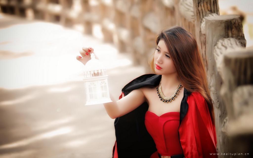 12月回忆清新唯美风景里的女生桌面壁纸