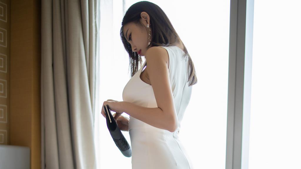 杨晨晨深V巨乳性感造型写真壁纸图片