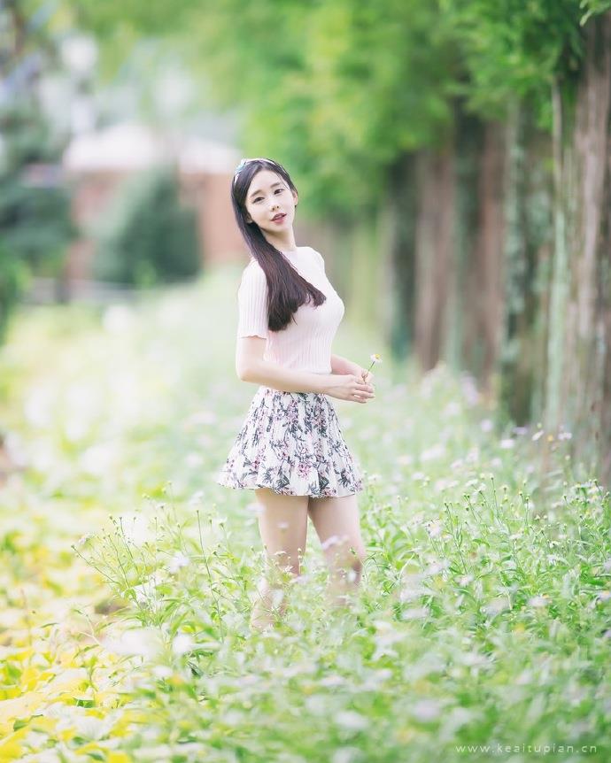 户外大秀长腿的美女性感撩人街拍图片大全