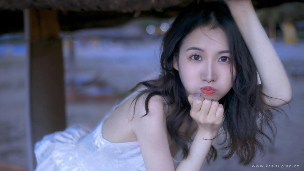 漂亮养眼的大眼美女户外高清写真大全