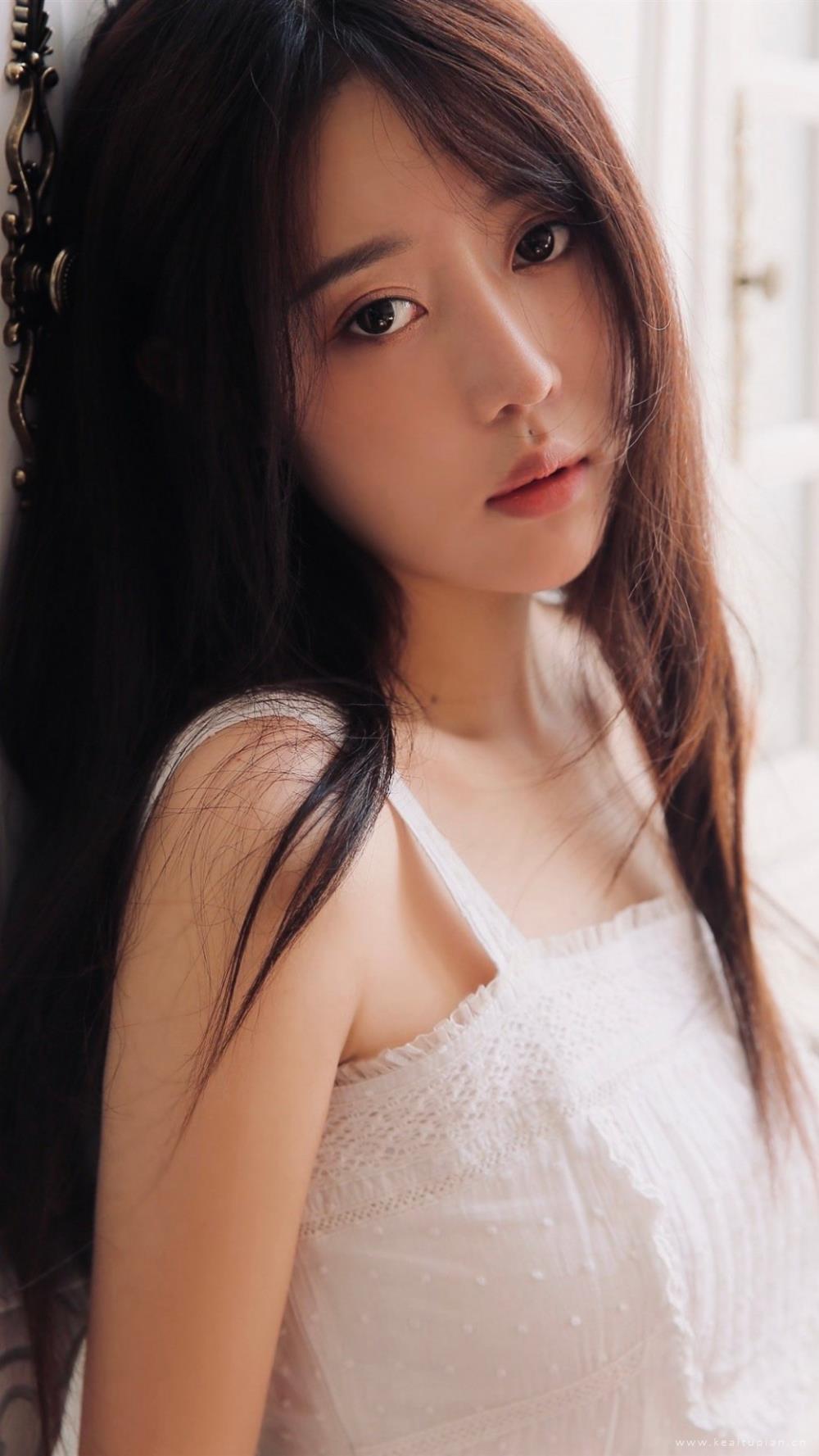 可爱白裙少女唯美私房写真照