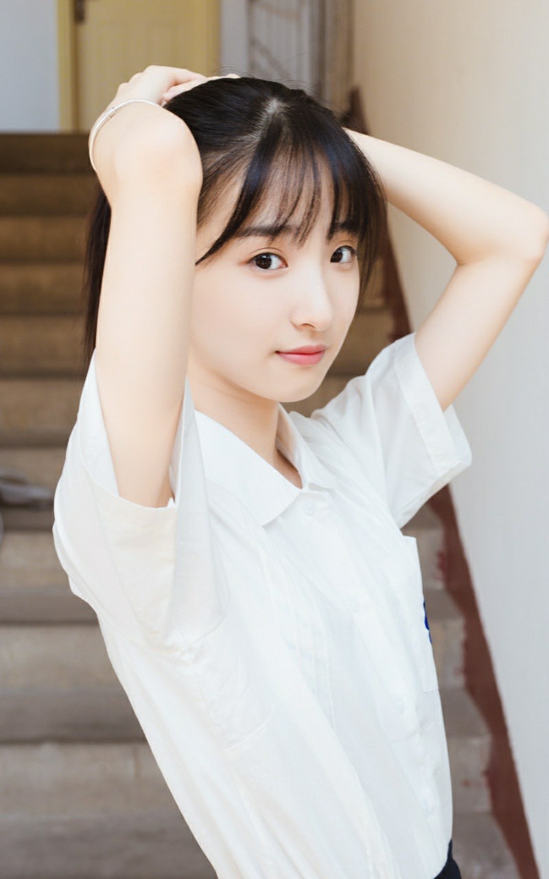文艺校花美女性感写真图片
