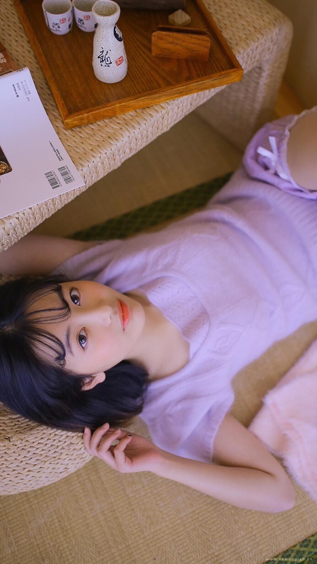 性感气质短发美女俏皮写真高清图片