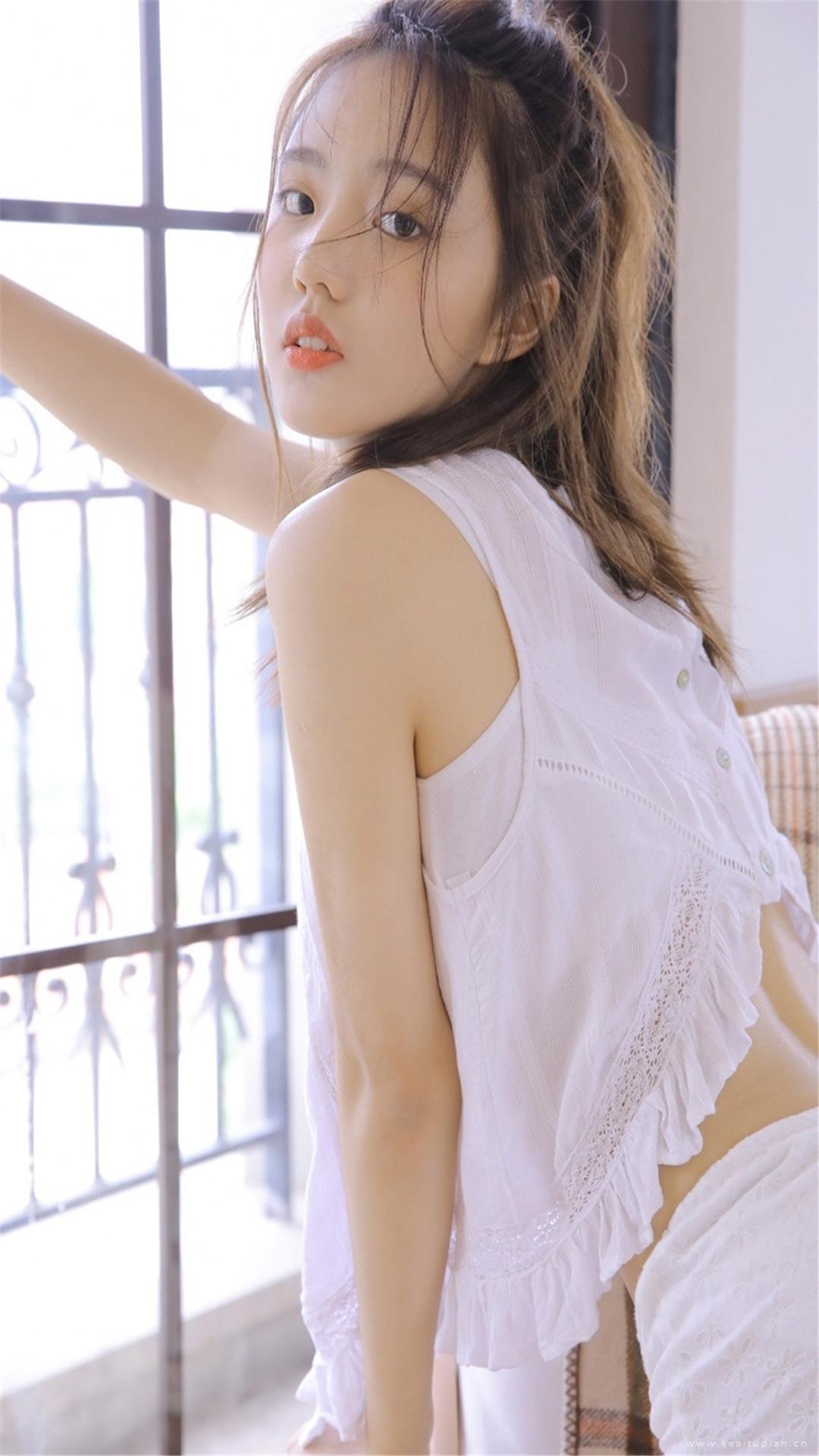 甜美清纯美女俏皮可爱居家写真图片大全