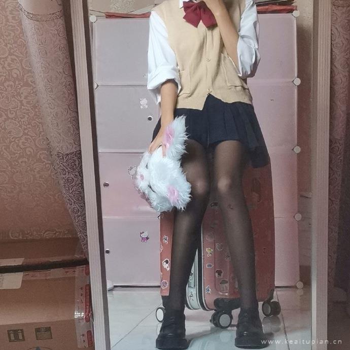 可爱黑丝学生少女美腿诱人自拍图片大全