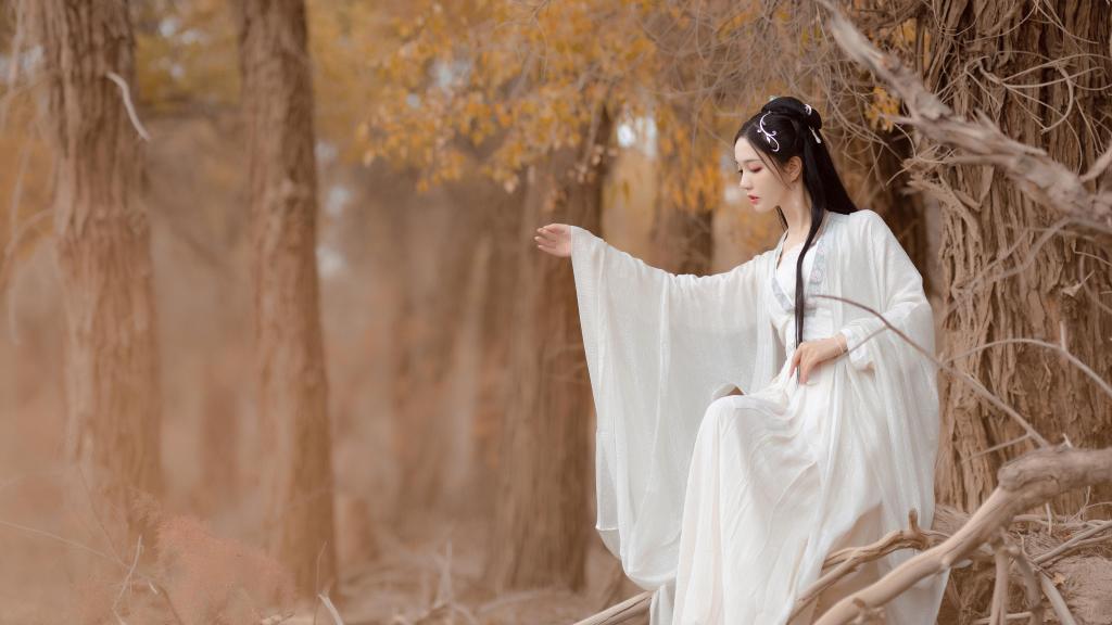 仙气十足的古装少女温婉可人户外写真套图大全