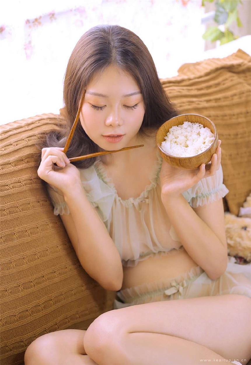 性感巨乳美女诱人透视装写真图片大全