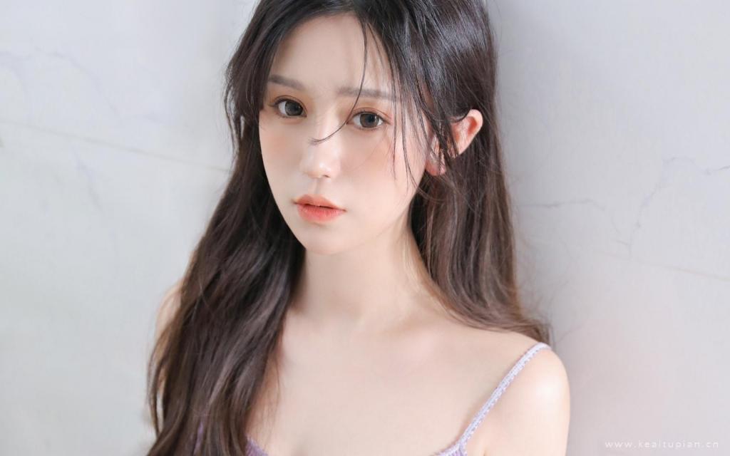 性感低胸吊带诱人美女妩媚身姿高清壁纸大全