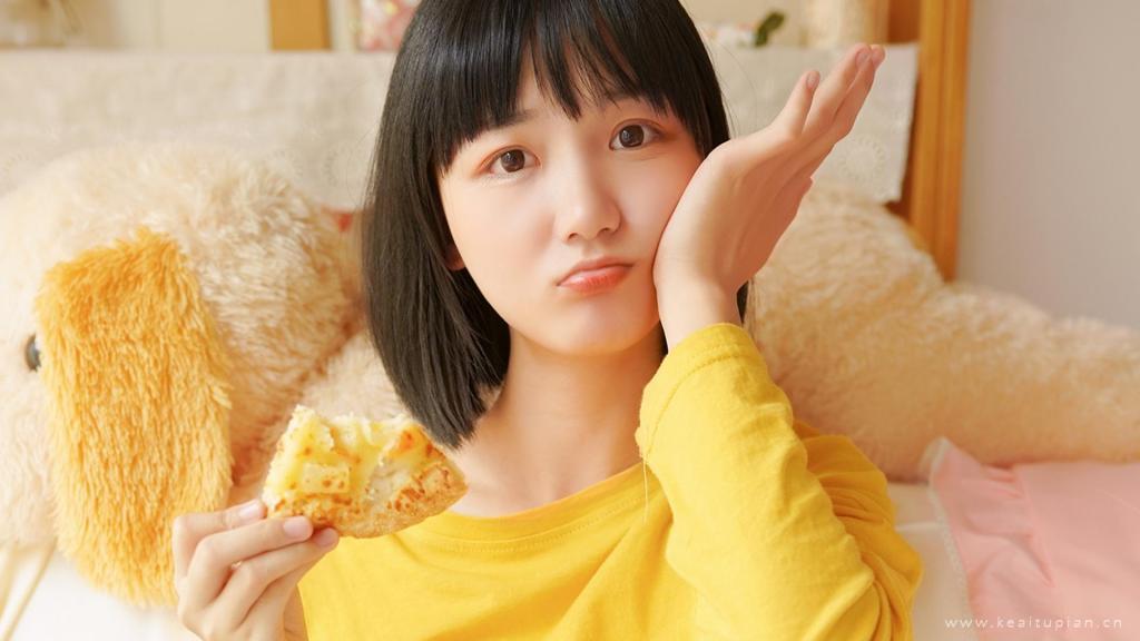 元气少女甜美俏皮居家写真图片桌面壁纸