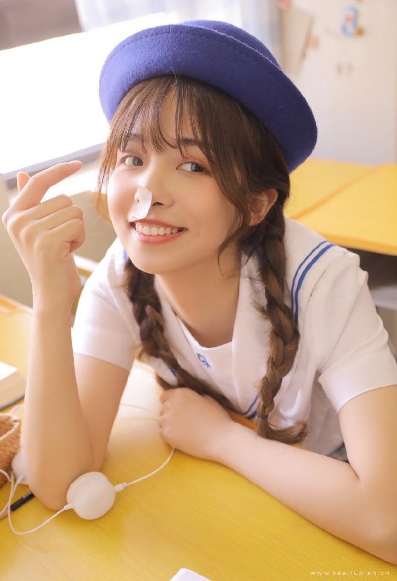 俏皮学生可爱造型高清写真图片