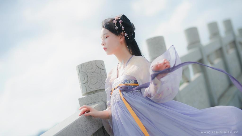 荷塘边的汉服美女柔情唯美仙气写真图片桌面壁纸