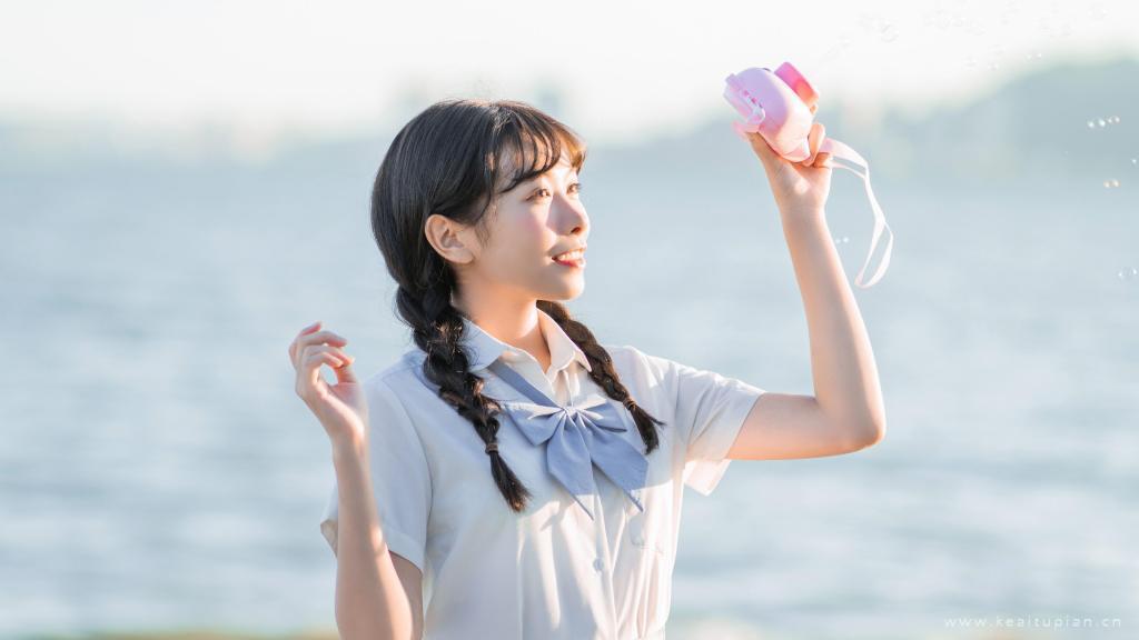 日系纯情学生妹甜美海边写真图片桌面壁纸