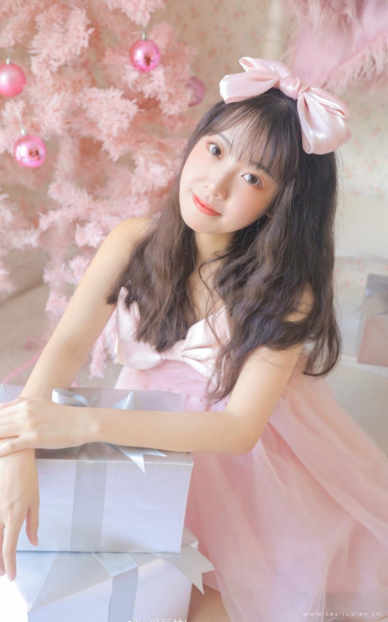 粉色短裙少女唯美迷人私房高清写真图片