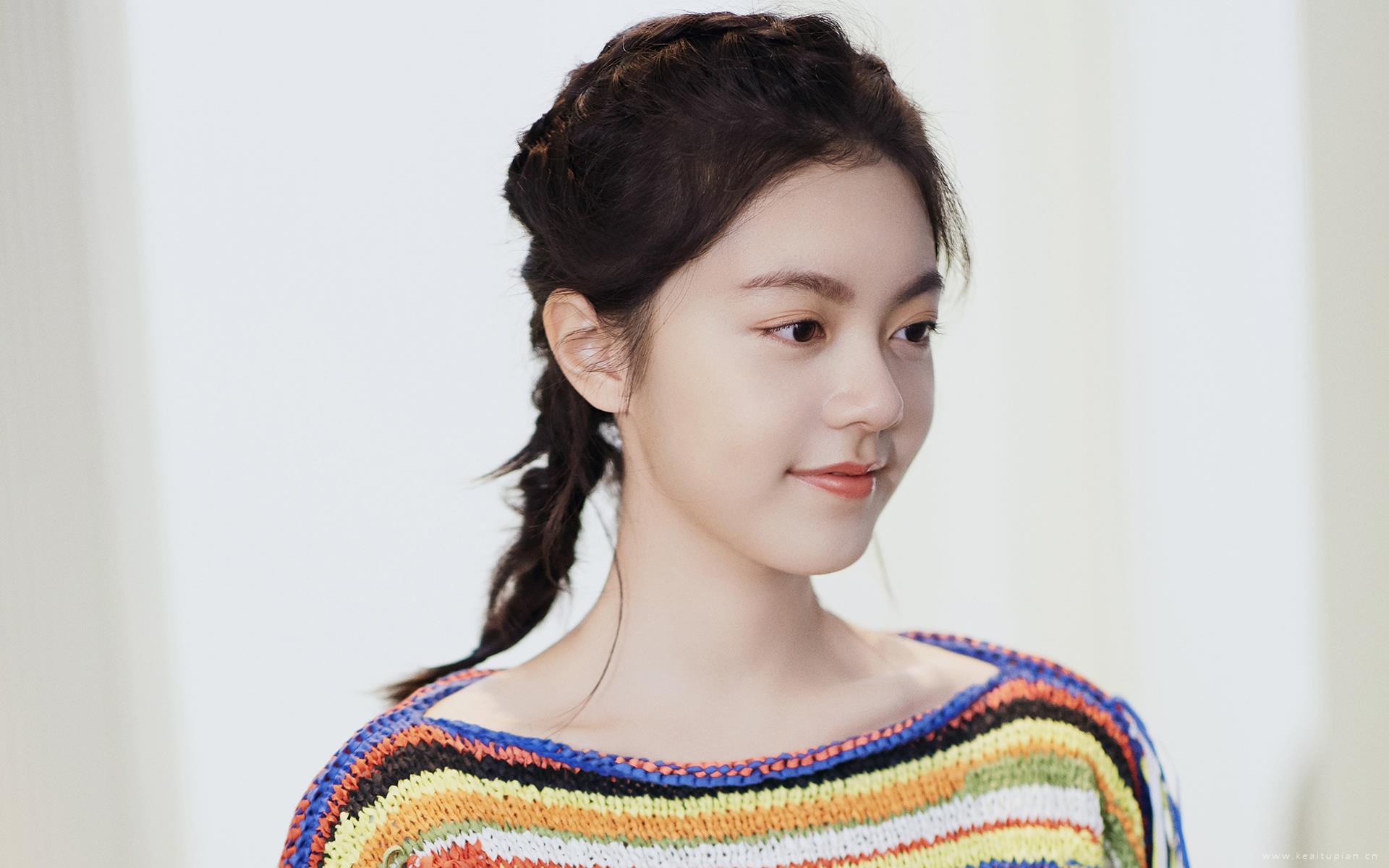 甜美元气的美女明星赵今麦高清桌面壁纸图片