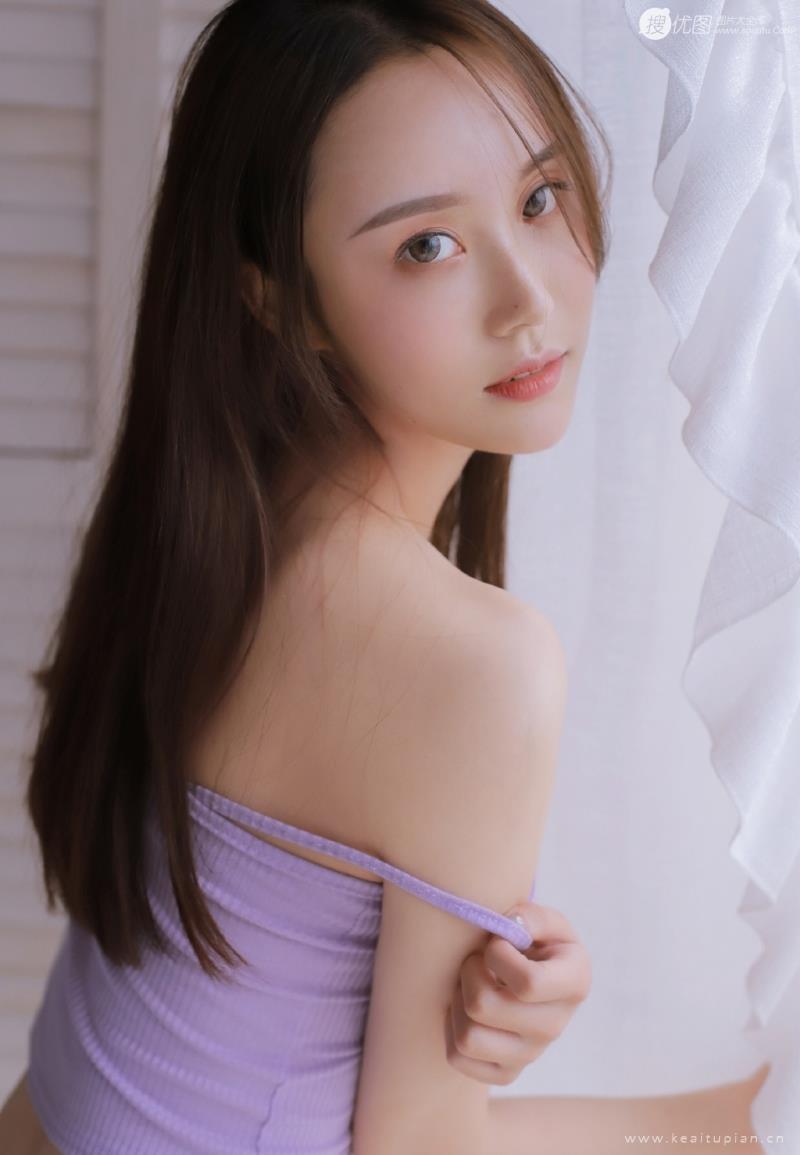 性感妖娆美女纤细腰肢白嫩美肩私房诱人写真