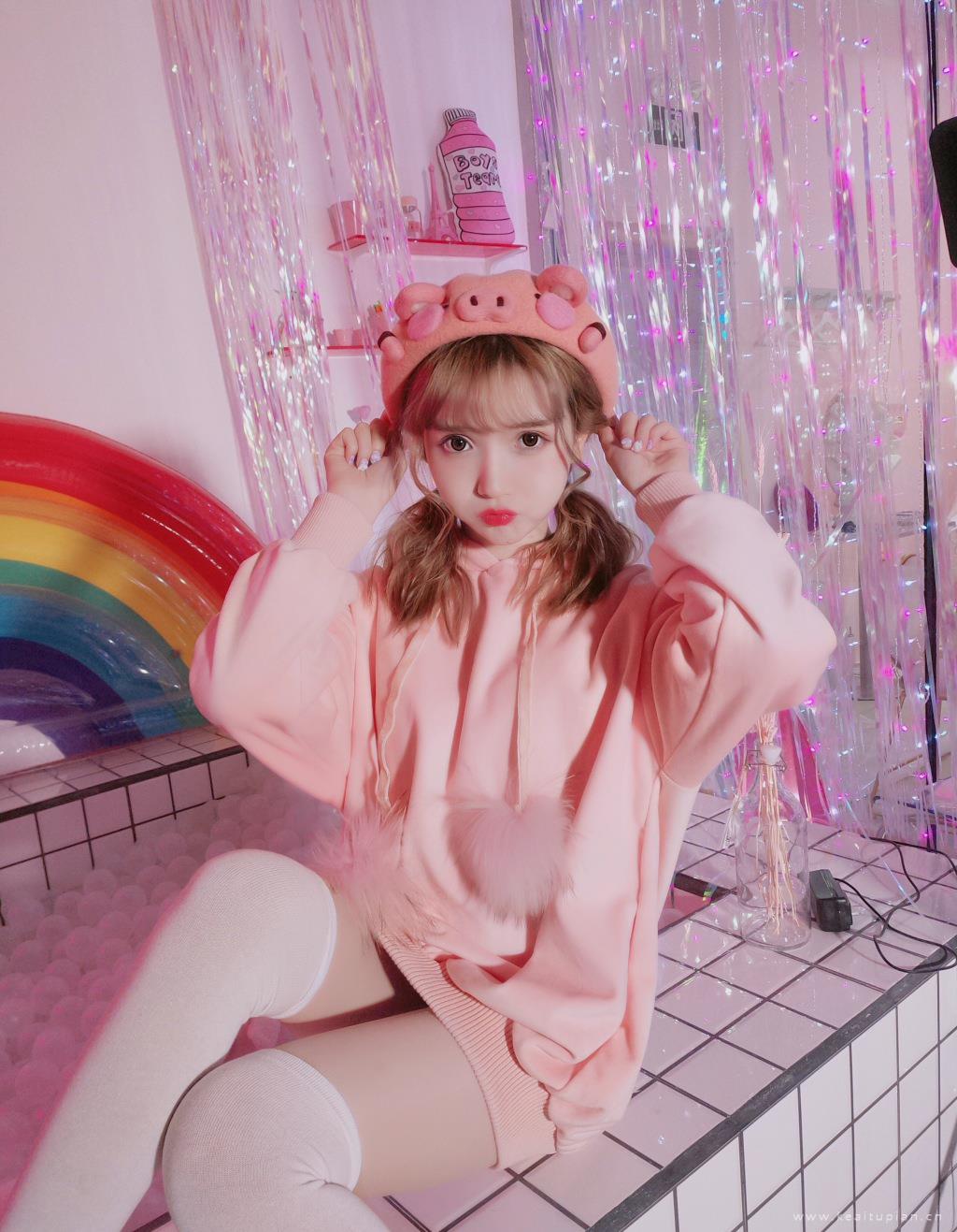 可爱粉色系少女双马尾娃娃脸女孩写真高清壁纸图