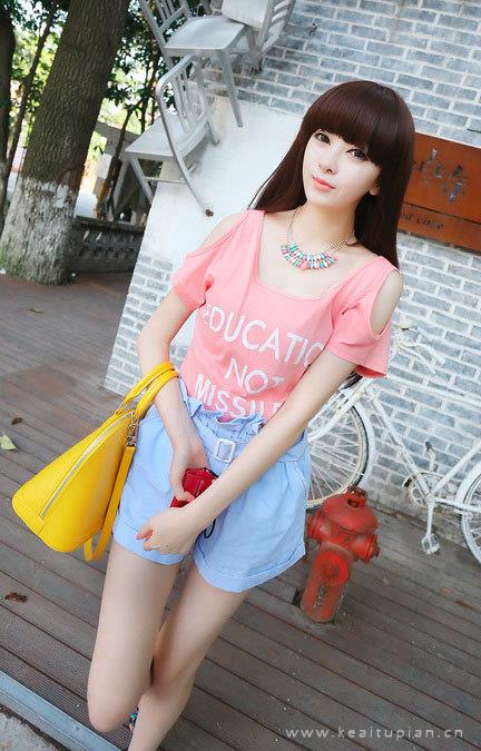 甜美美女气质唯美高清户外写真图片