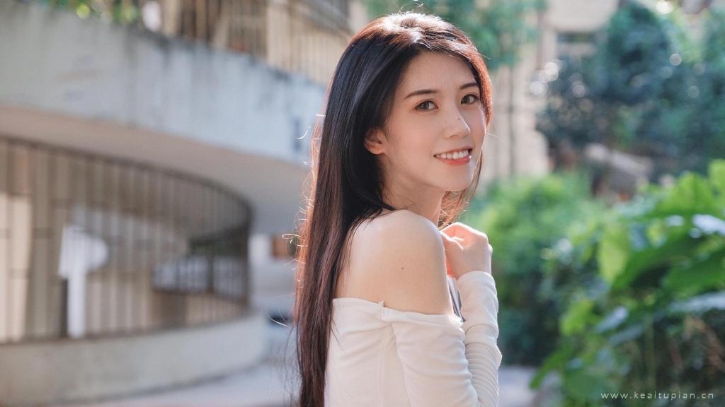 香肩美女性感诱惑写真图片桌面壁纸