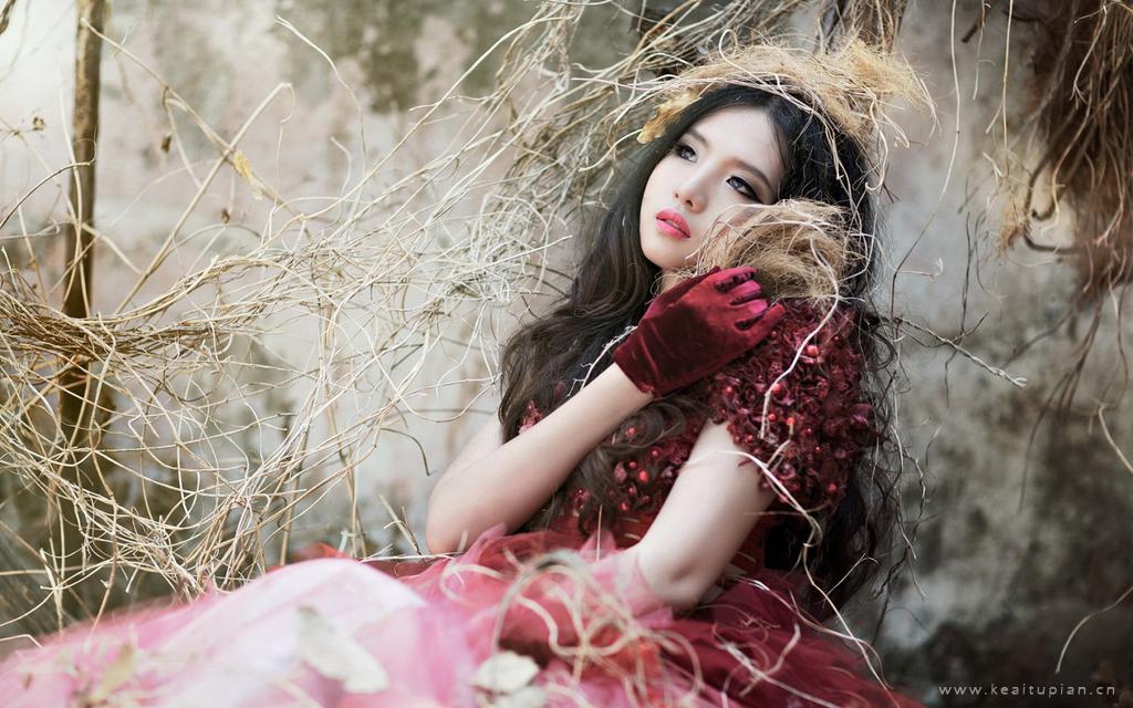 迷人性感的妖娆美女高清桌面壁纸写真图片