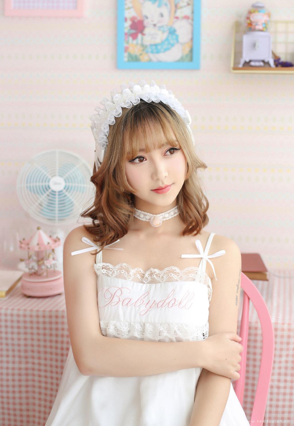 清纯白色蕾丝可爱少女高清私房养眼壁纸写真