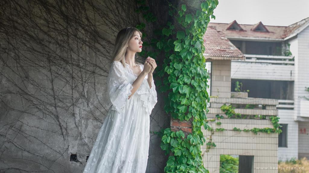 清新素雅的白色长裙少女甜美写真图片桌面壁纸