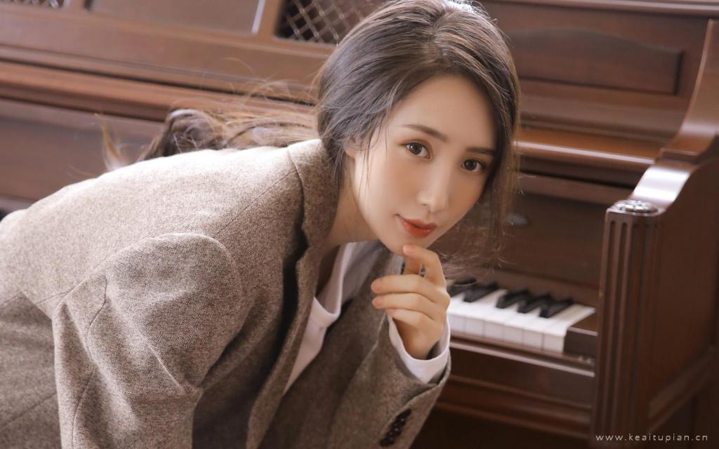 气质复古少女钢琴甜美阳光迷人写真图片桌面壁纸