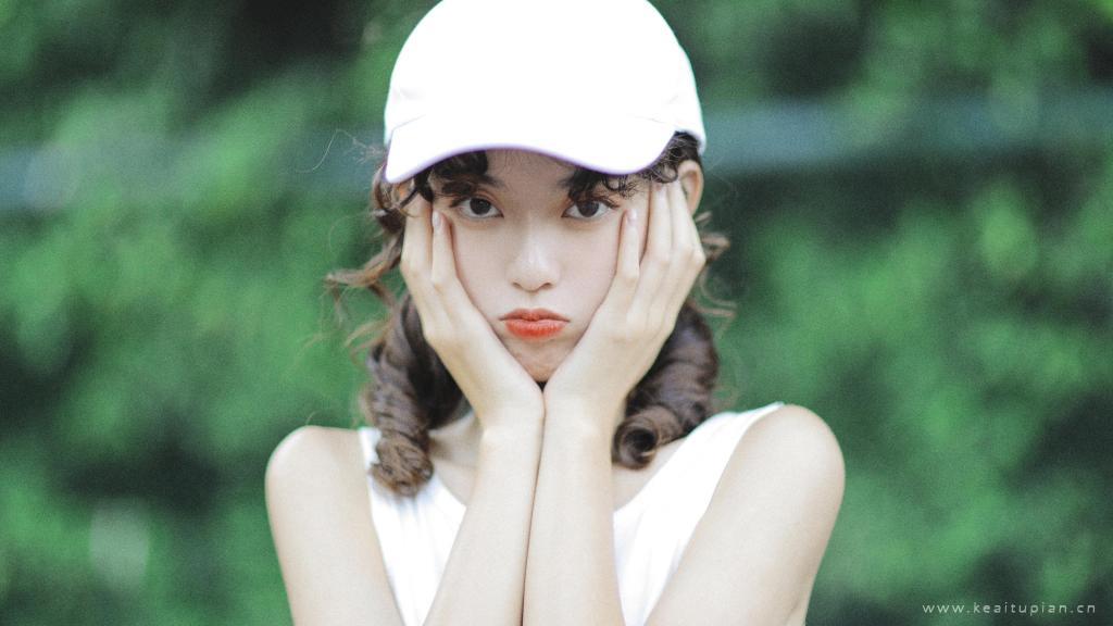 运动风少女清新甜美迷人写真图片桌面壁纸