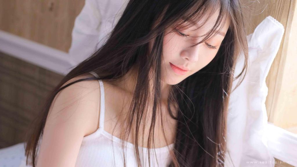 清纯可人吊带少女唯美午后私房照写真壁纸大全