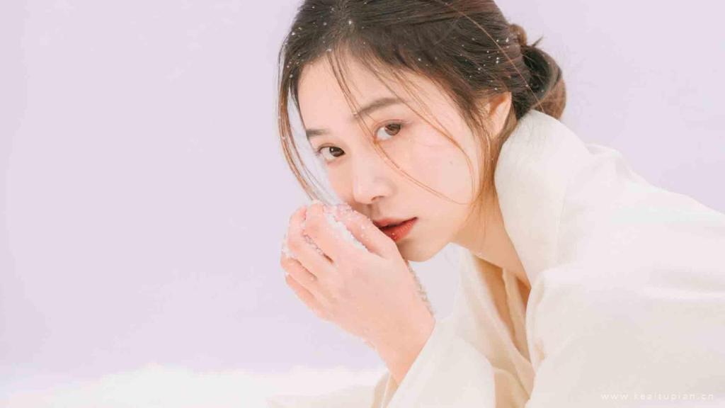 清新迷人少女和服白皙写真图片桌面壁纸