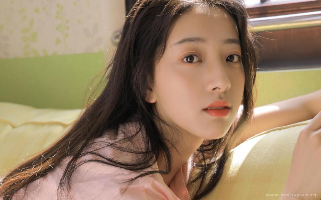 甜美气质少女唯美午后写真图片