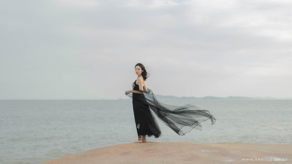 文艺美女暗黑纱裙海边写真高清漂亮图片壁纸
