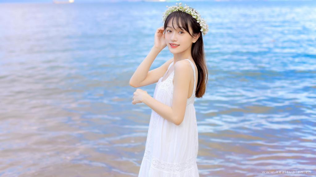 小清新养眼白裙美女海边高清写真壁纸