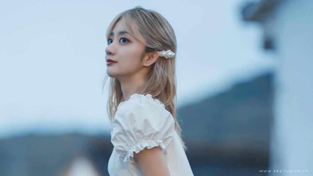 白裙美女纯情清新写真图片桌面壁纸