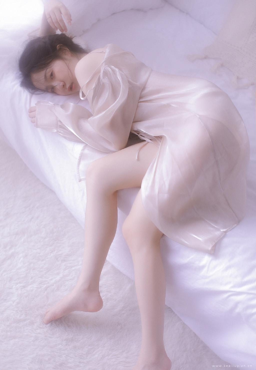 性感撩人的睡衣美女身材若隐若现高清写真图片