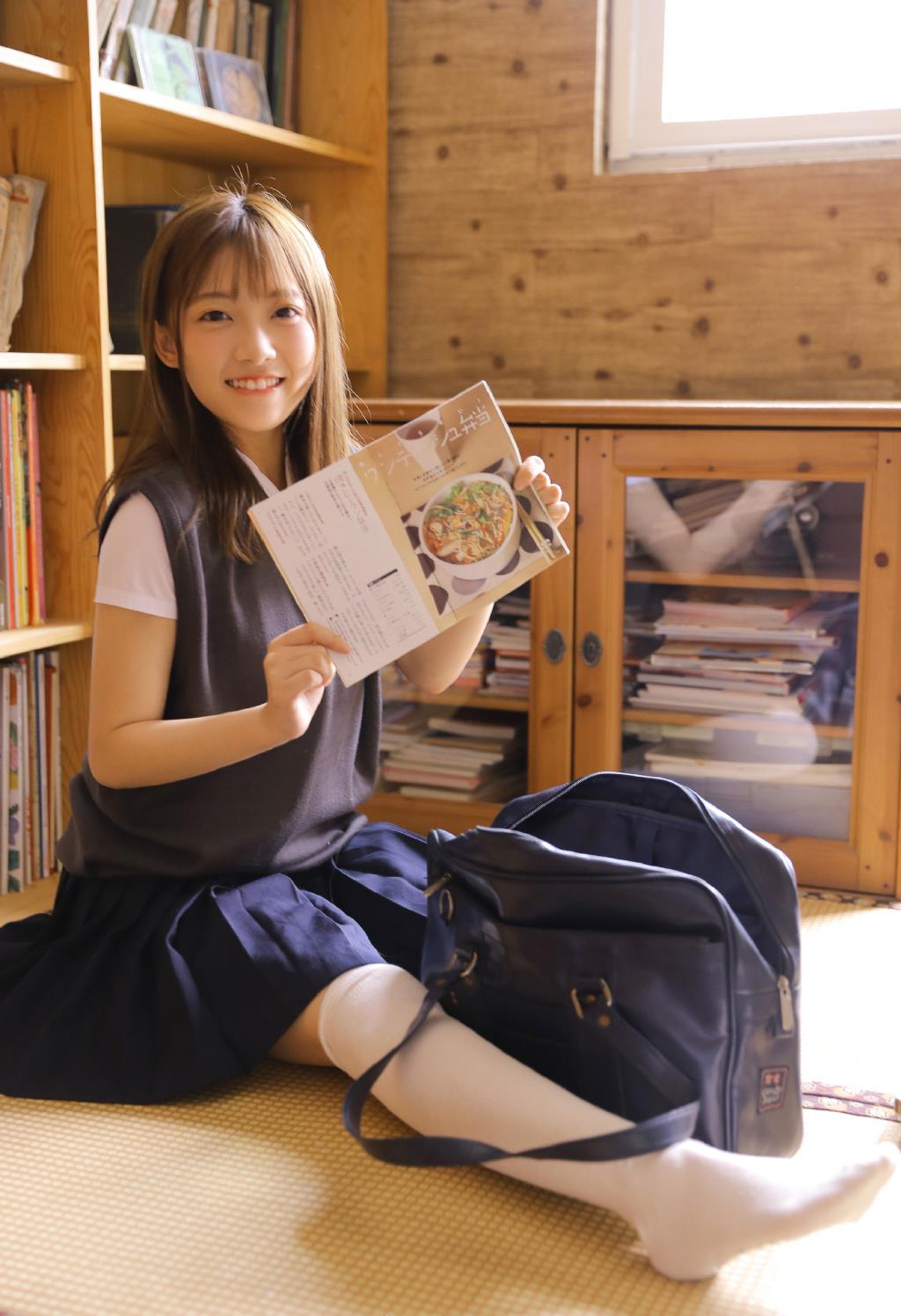 日系超甜元气萝莉美女白丝美腿性感制服写真图片大全