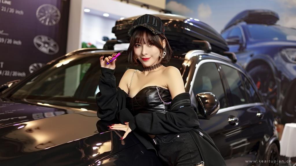 超性感吊带皮衣极品美女车模写真壁纸图片