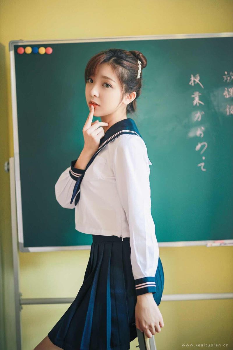 性感学生JK制服翘臀诱惑高清美女写真壁纸图片