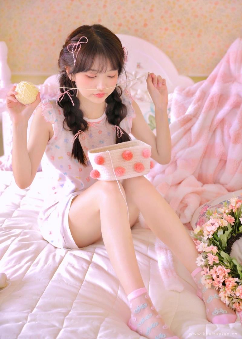 俏皮可爱清纯少女粉嫩养眼私房写真图片