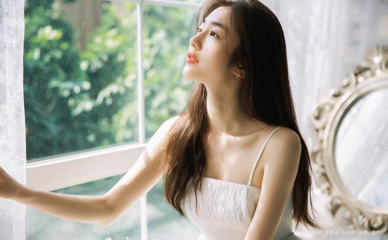 精选气质小女孩美背光滑细腻女生图片