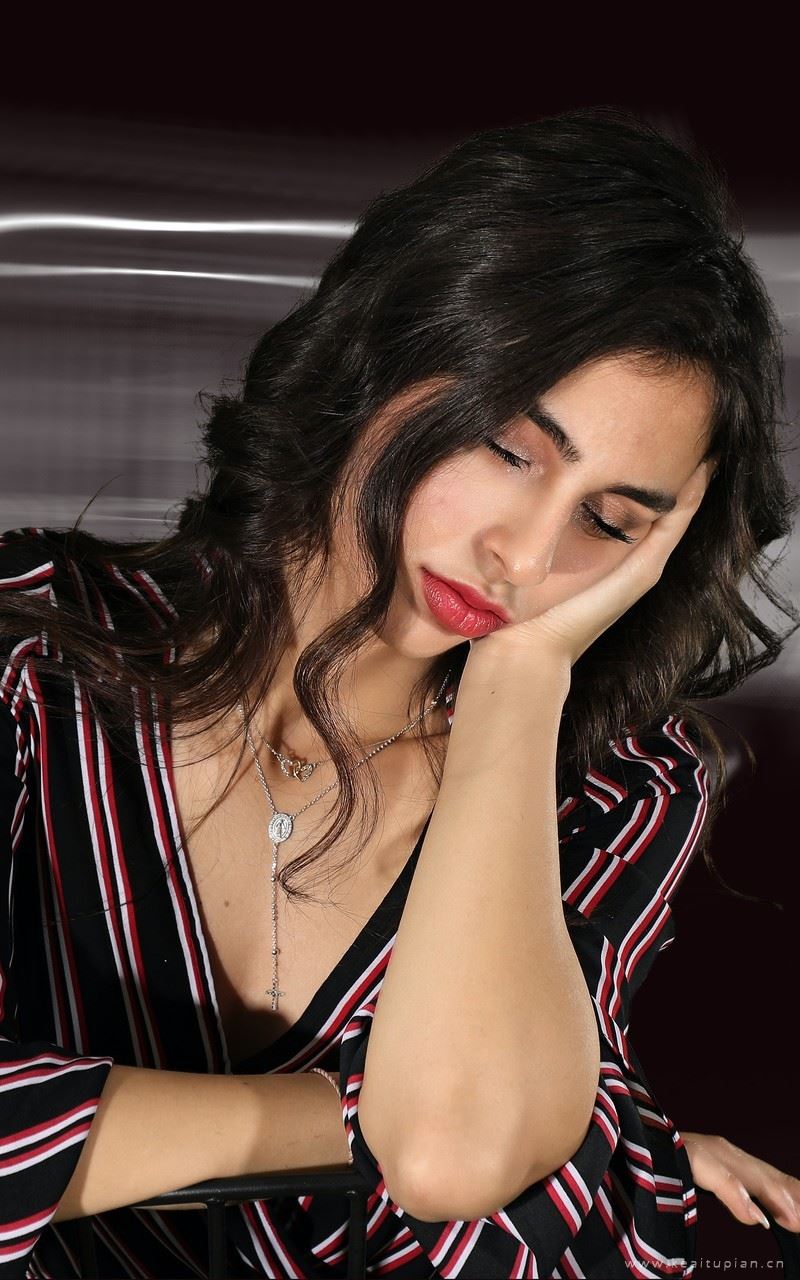 成熟气质欧洲美女万五官高清特写手机壁纸图片