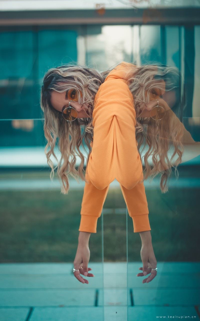 个性创意美女性感写真图片手机壁纸