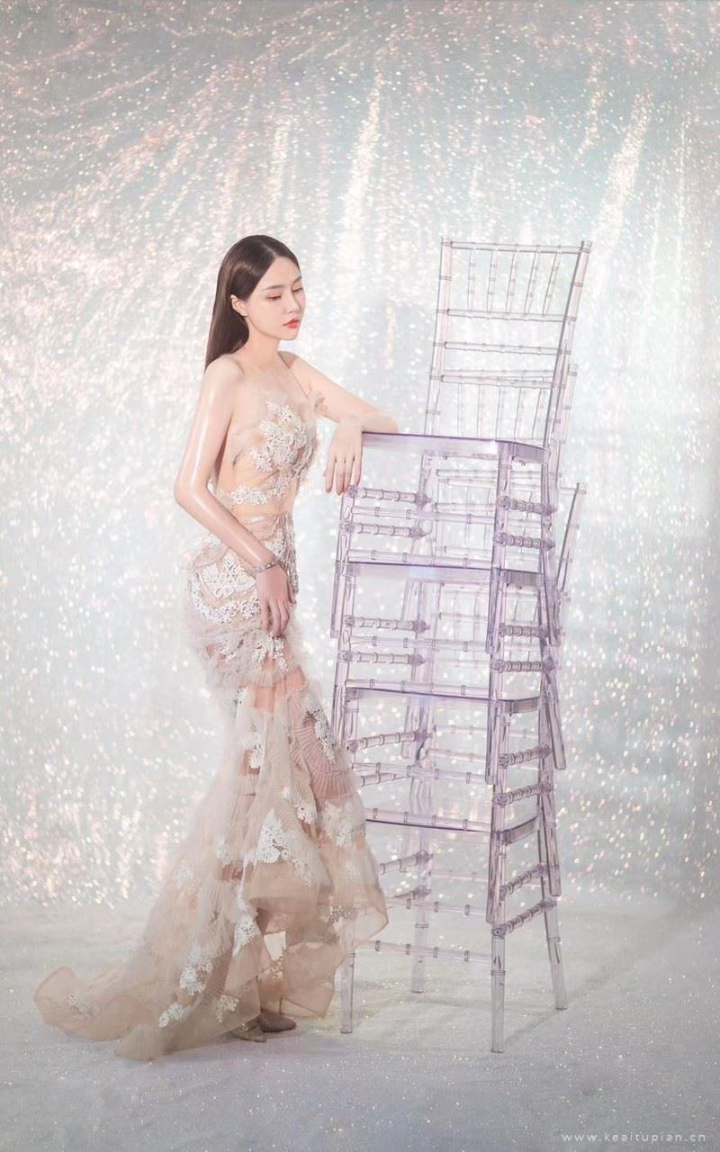 上海长腿美女网红高敏儿户外清新写真壁纸图片