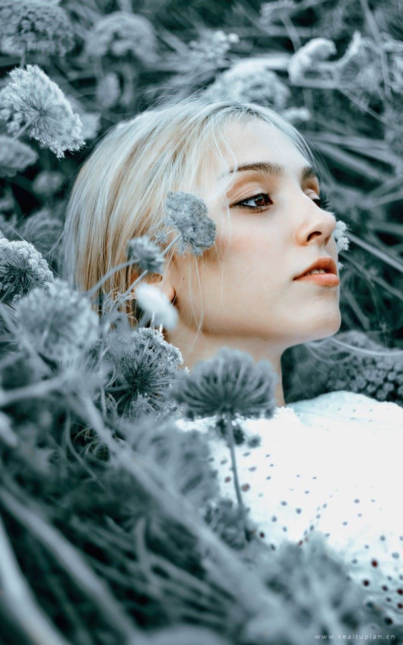 欧美性感大红唇美女户外写真高清图片手机壁纸