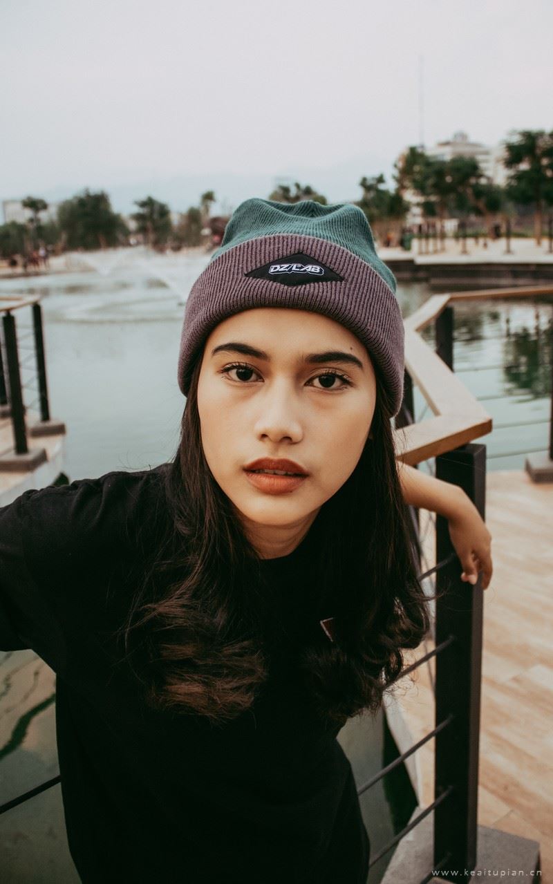 欧美风文艺少女毛线帽甜美户外写真高清壁纸图