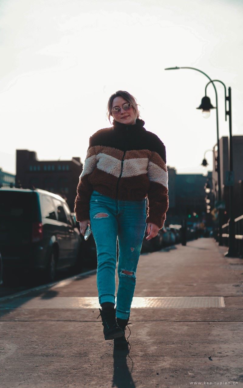 文艺自信的欧美美女高清手机壁纸图片