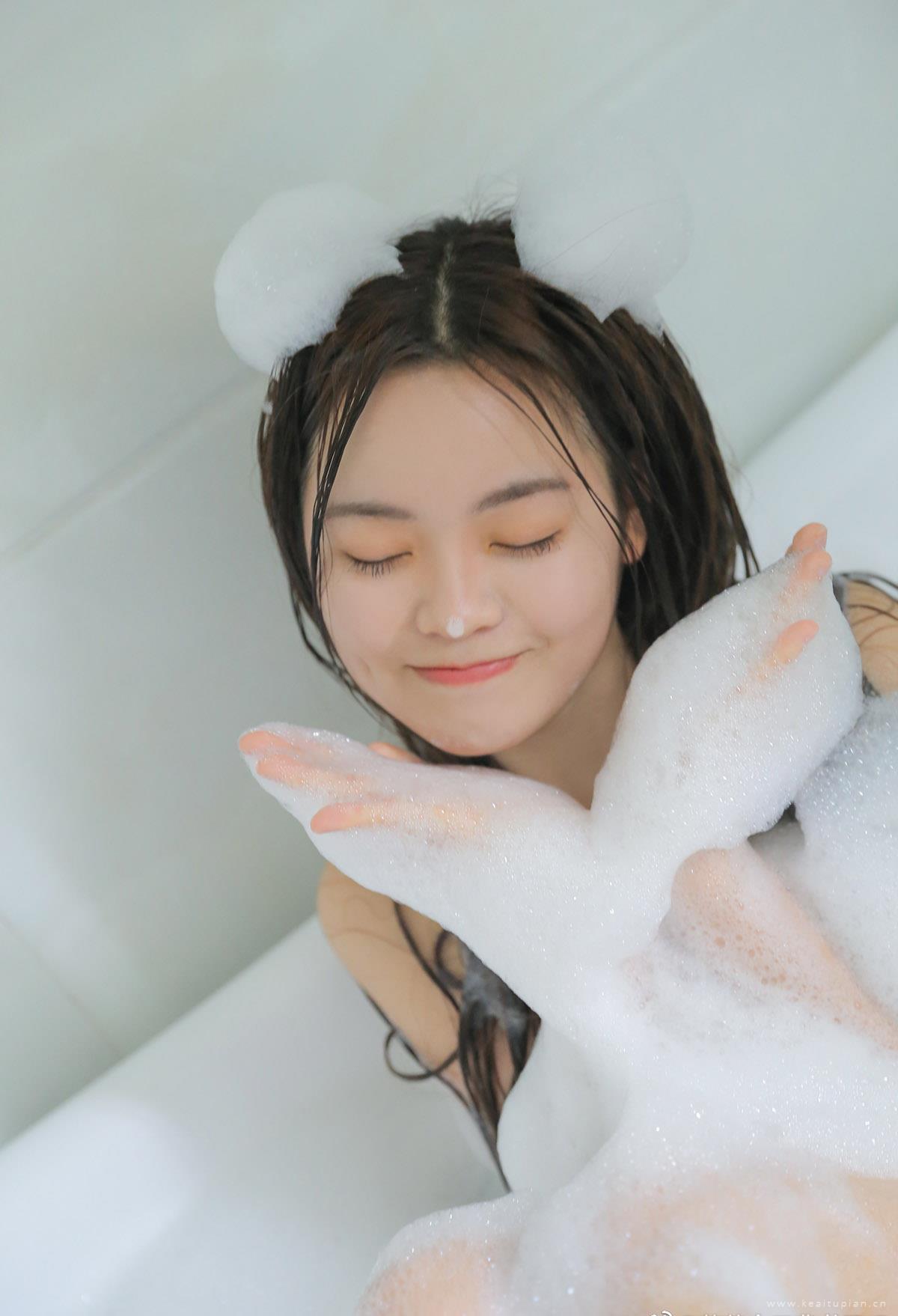 性感泡泡浴可爱美女诱人写真图片大全