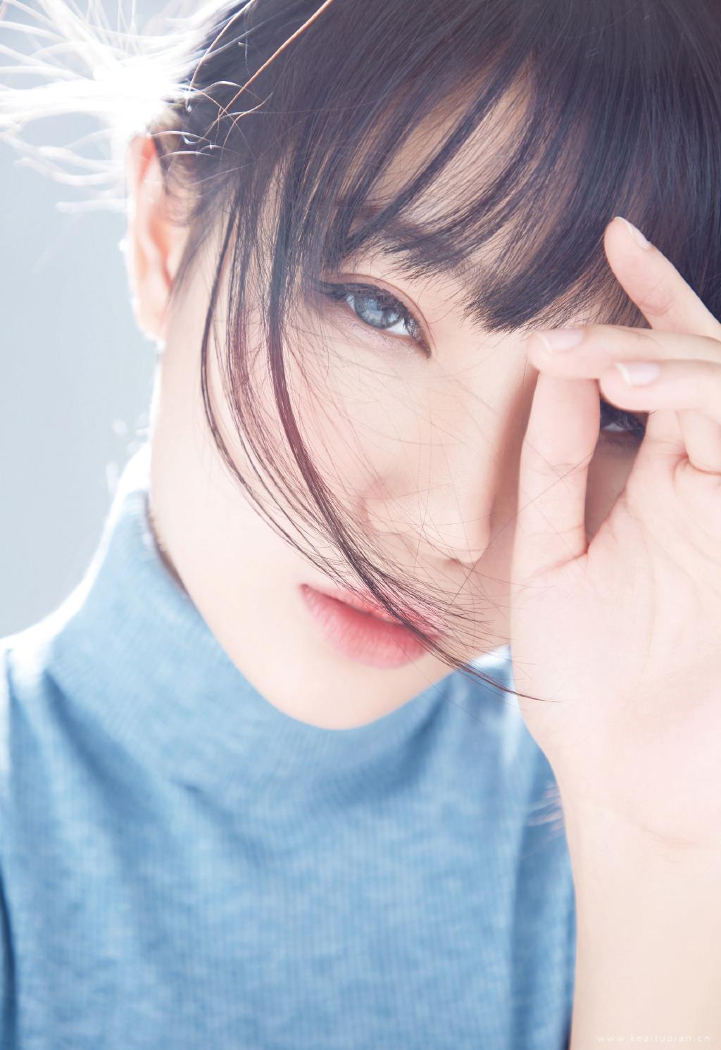 气质养眼美女甜美高清写真壁纸图片